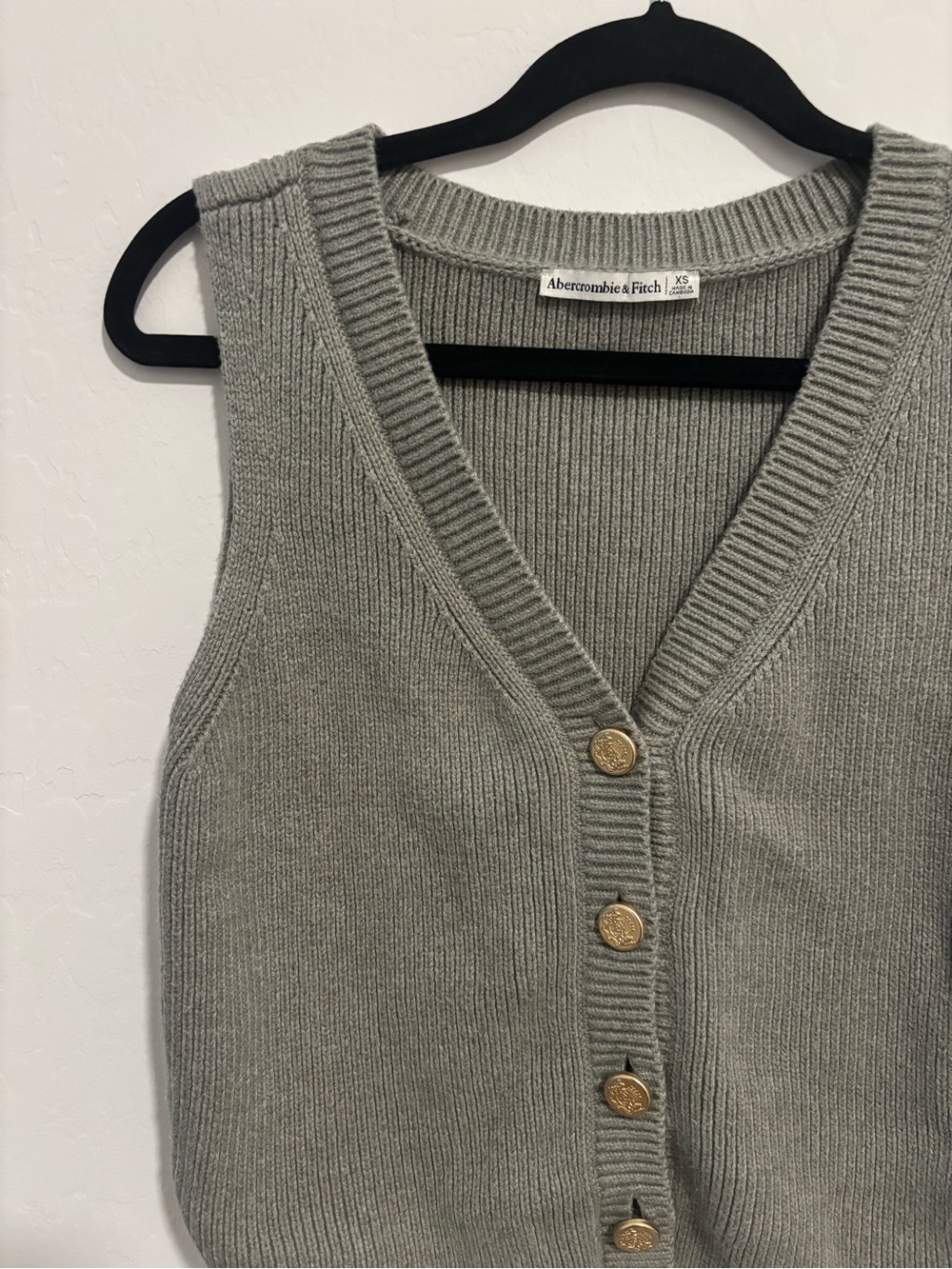 Abercrombie & Fitch Ribbed V-Neck Button Front Vest - Gray